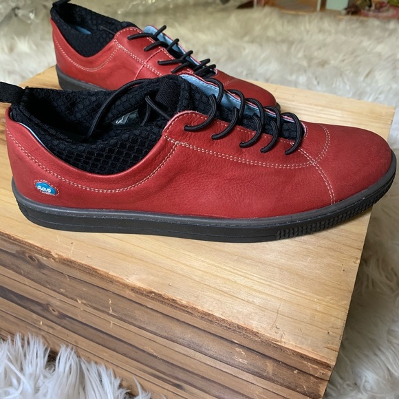 Cloud Footwear NIB Red Naja Sneakers - Picture 2 of 6